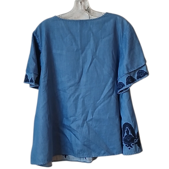 Crown & Ivy Denim Embroidered Top Size XL - Picture 2 of 4